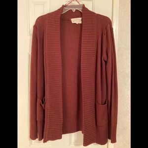 LONG SLEEVE CARDIGAN SWEATER LIKE DEEP RED HAS POCKETS